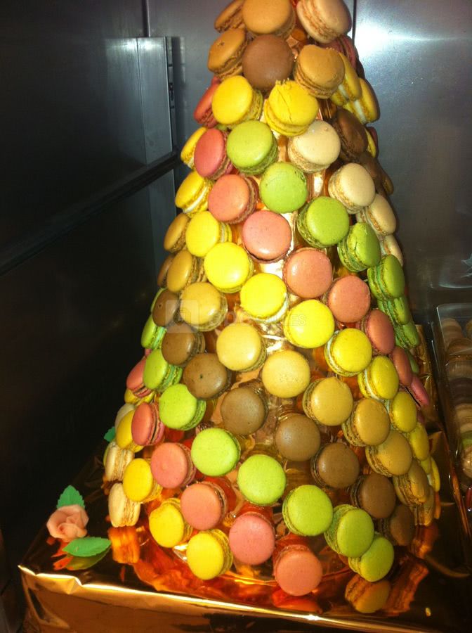 Pièce montée de macarons