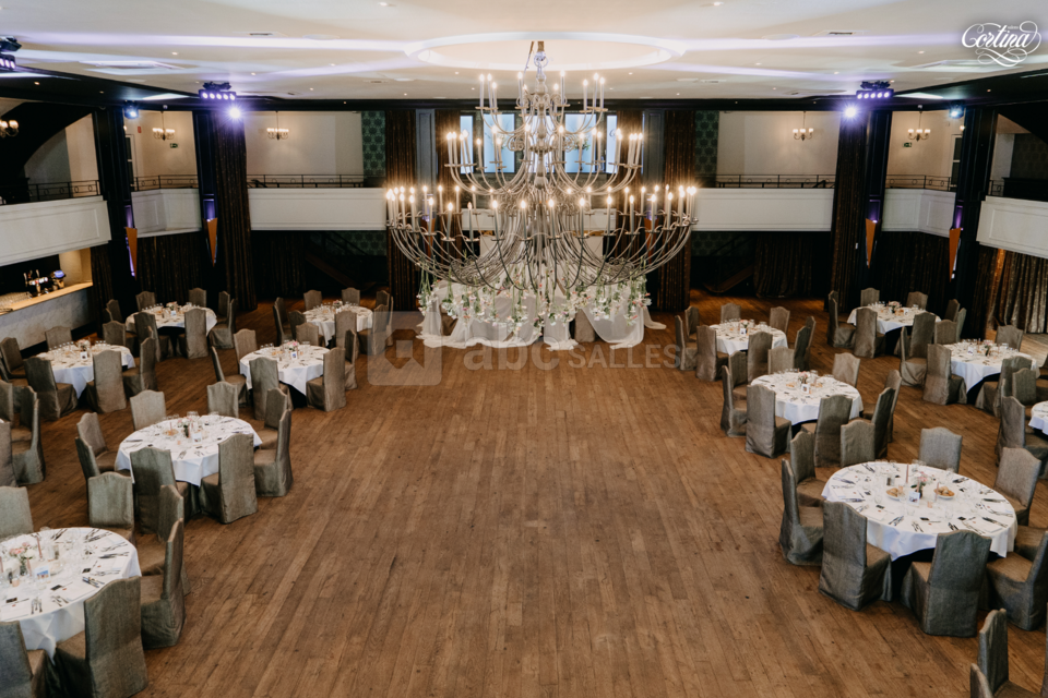 Grande capacité d'accueil du salon Escoffier