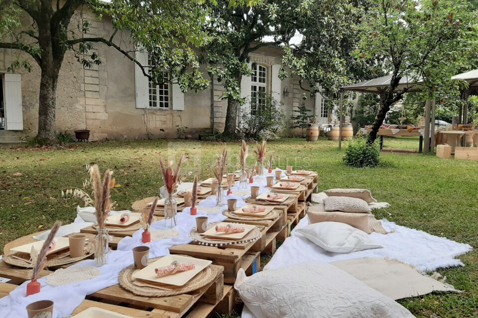 Table dans le jardin
