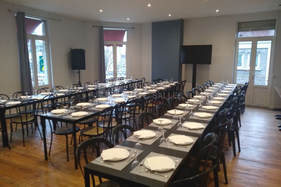 Salle de réception 1er étage configuration repas de groupe