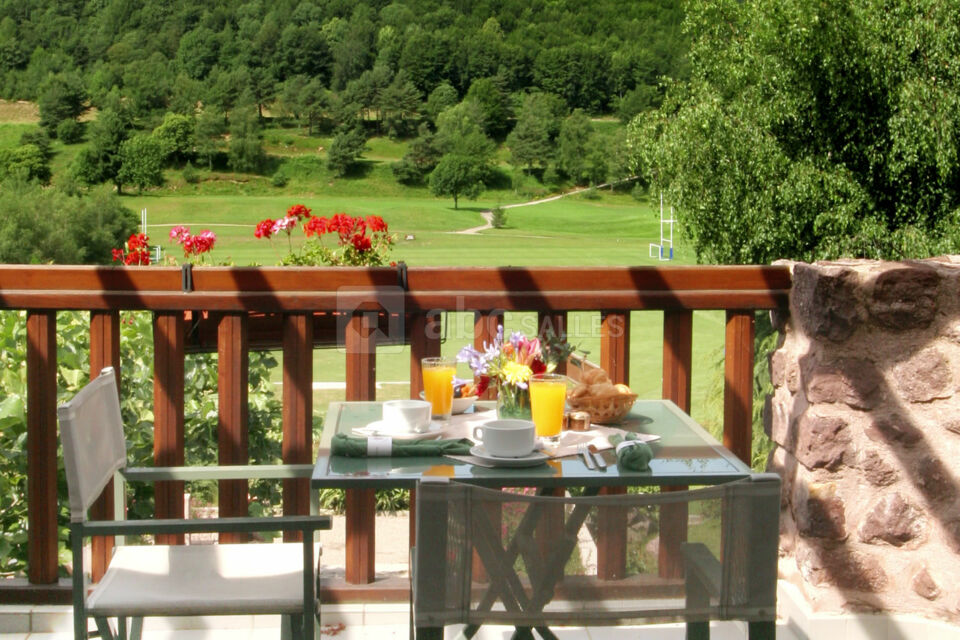 Petit-déjeuner sur la terrasse de votre chambre