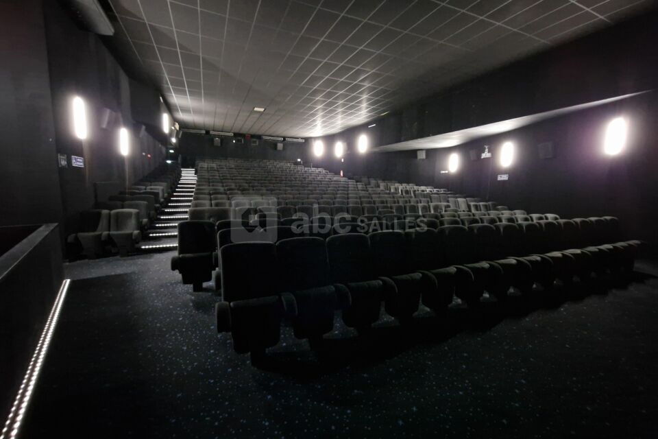 Salle 5, vue sièges, 366 places