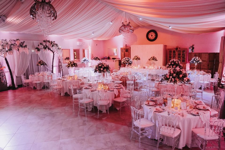 Grande salle pour 150 personnes assises