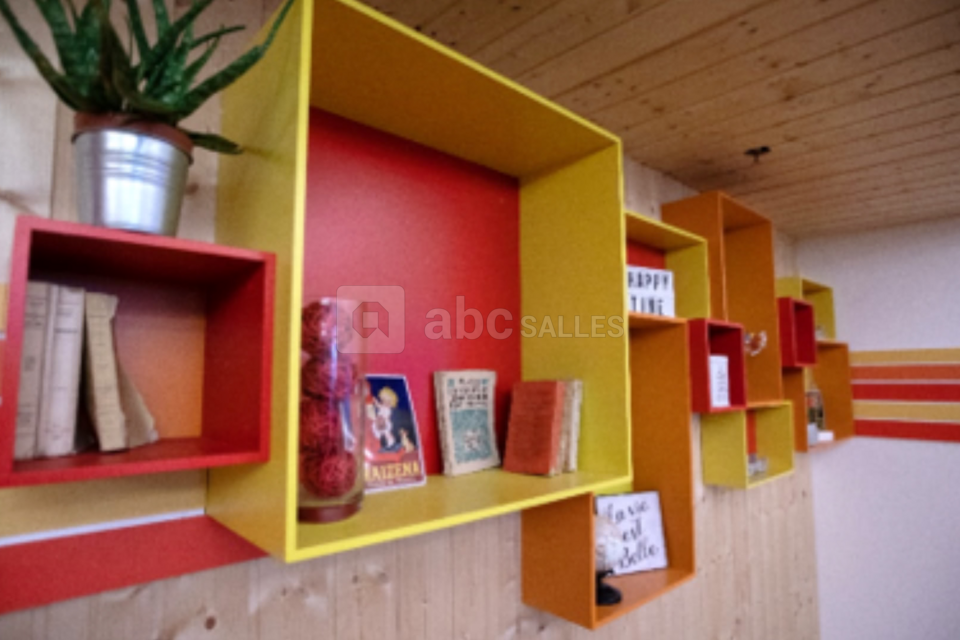 Une décoration qui évoque curiosité et souvenirs