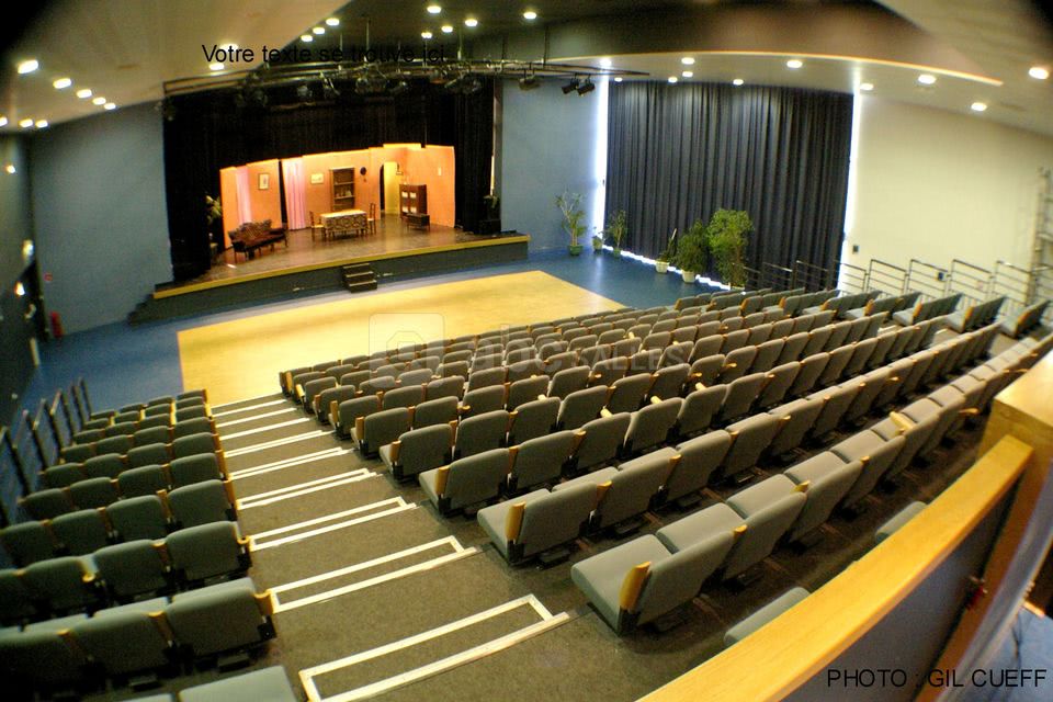 Grande salle en réunion