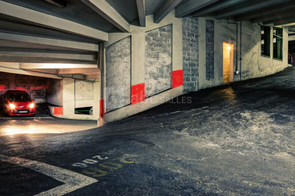 Parking privé (garage) avec voiturier