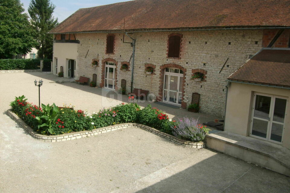 Exterieur salle coté cour