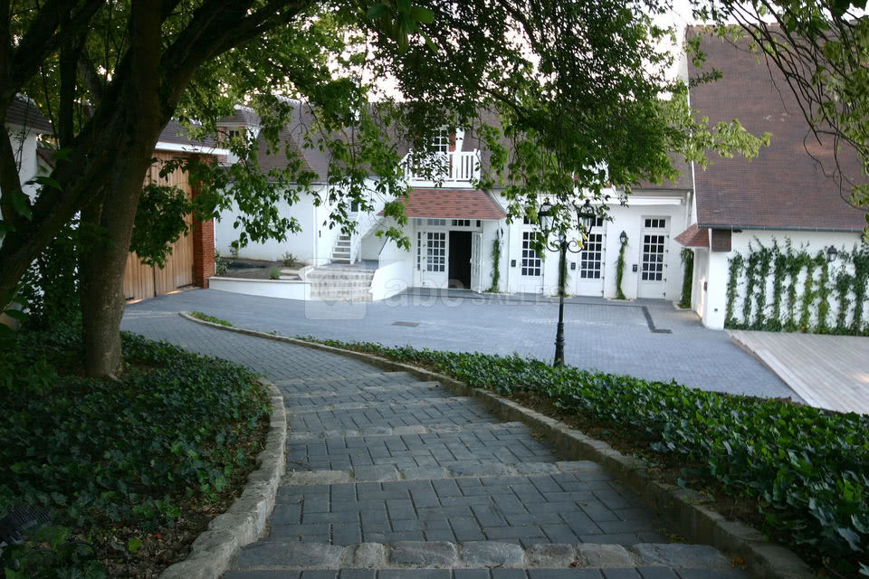 Vers l'entrée vestiaire