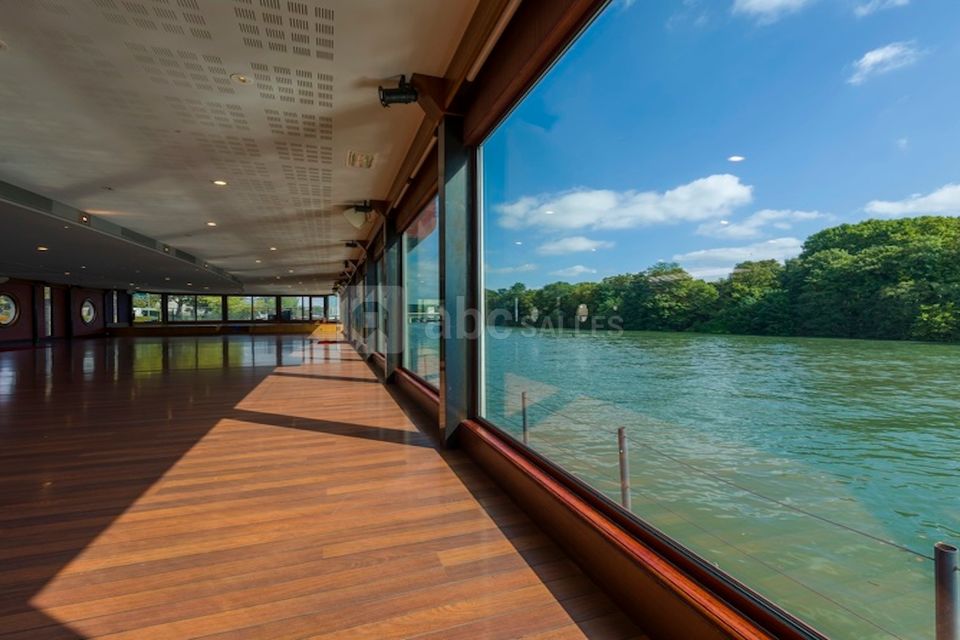 Vue depuis la salle principale
