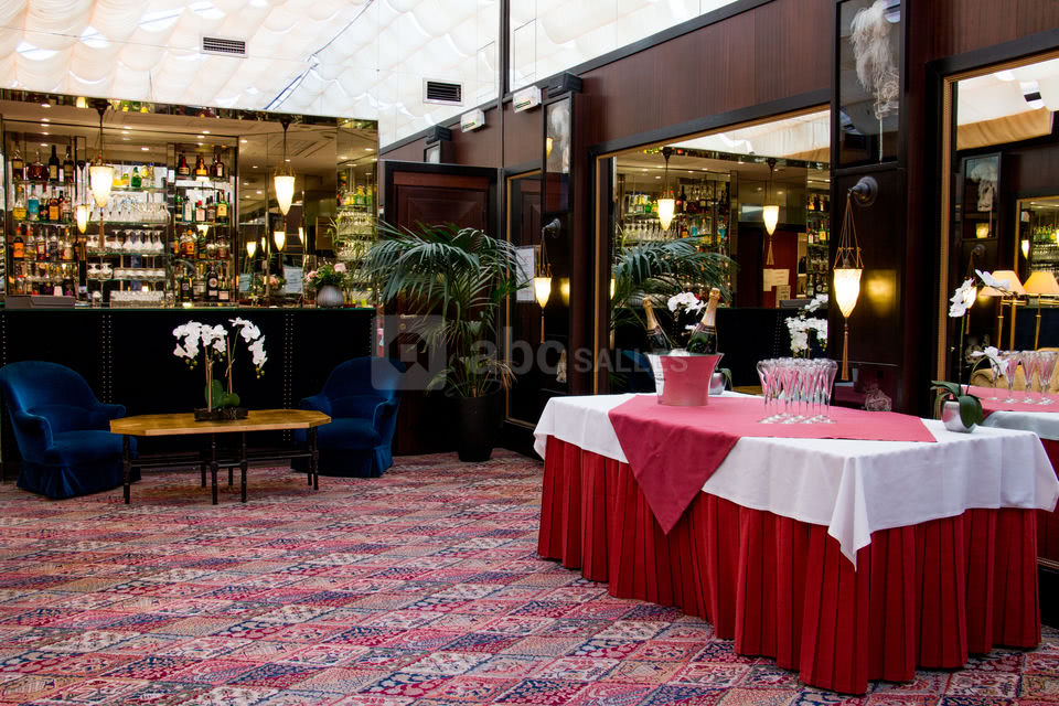 Cocktail bar