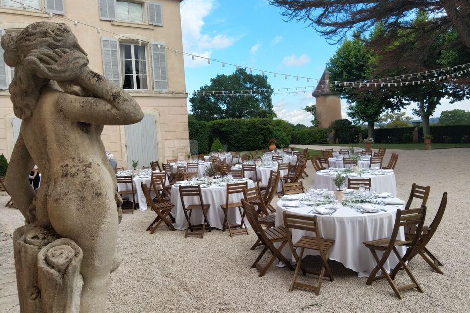 Cour d'Honneur château d'Alphéran