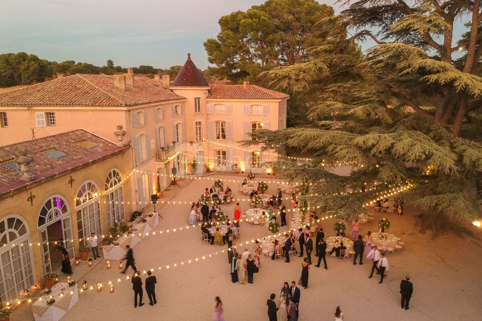 Diner sur la terrasse du Château d'Alphéran