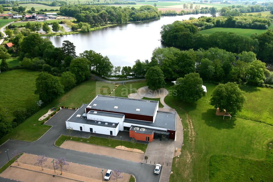 Salle espace thévinière et aire naturelle