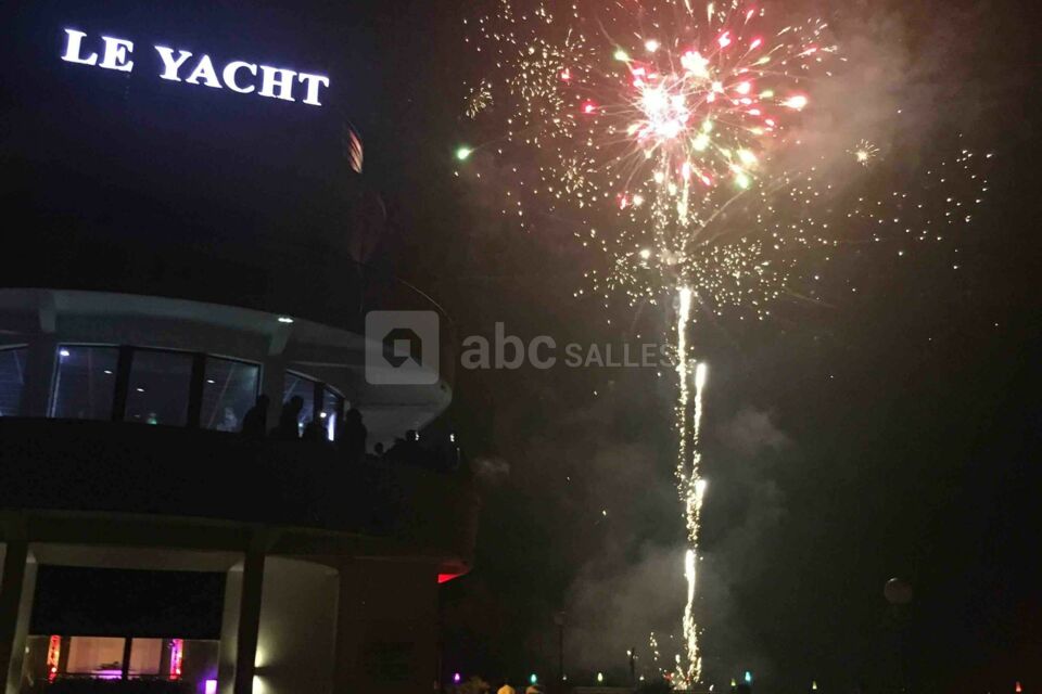 Le Yacht