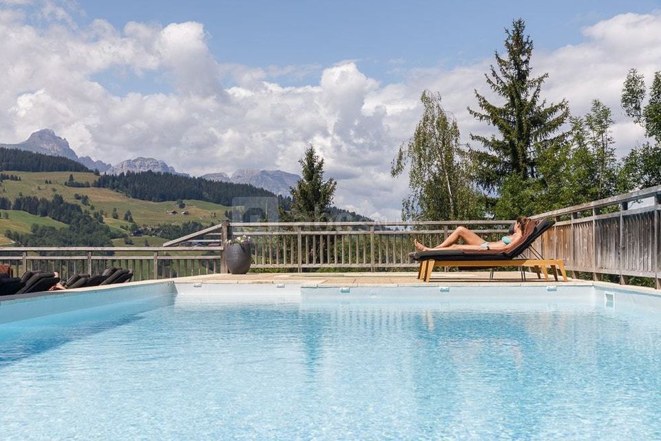 Piscine extérieure ouverte l'été
