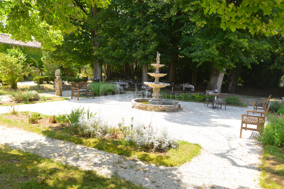 Espace Cocktail autour de la fontaine