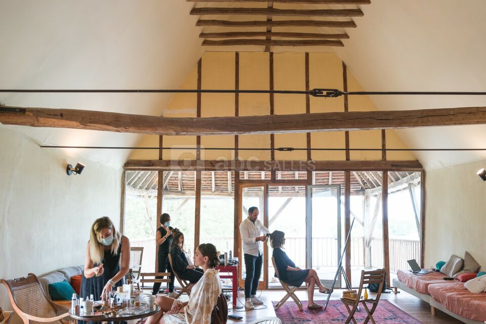Préparatifs de la mariée sur la mezzanine