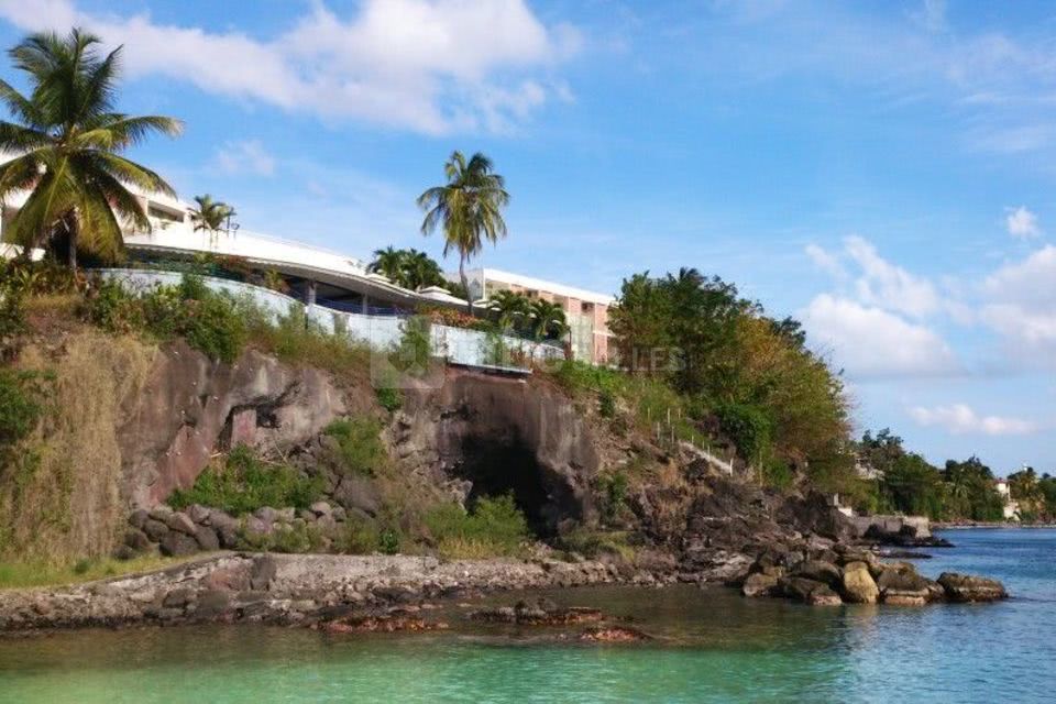 Un hôtel restaurant situé en front de mer