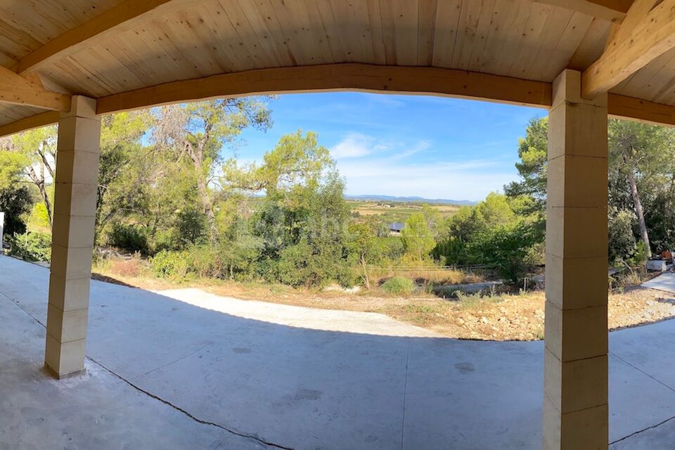 Vue sur la campagne de la terrasse extérieure