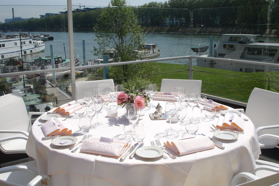 La terrasse avec vue sur la seine