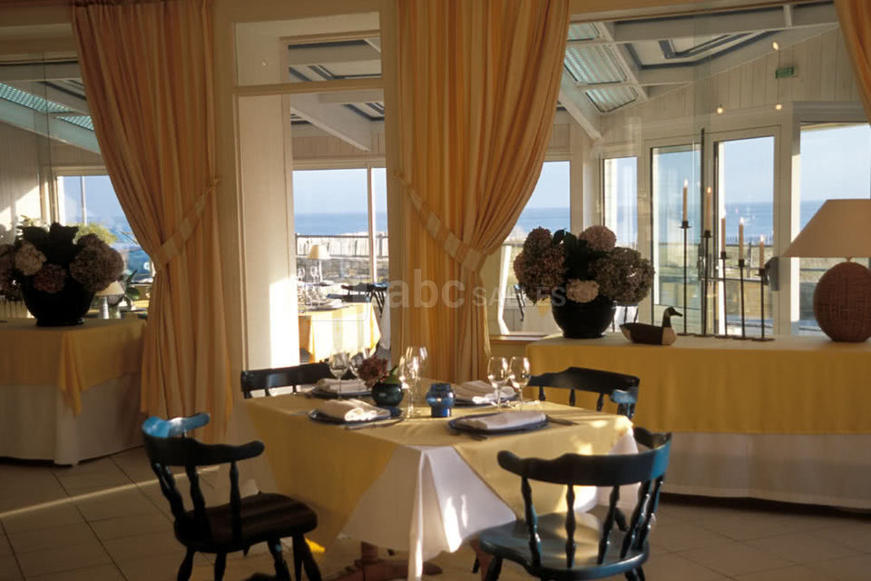Salle à manger vue mer