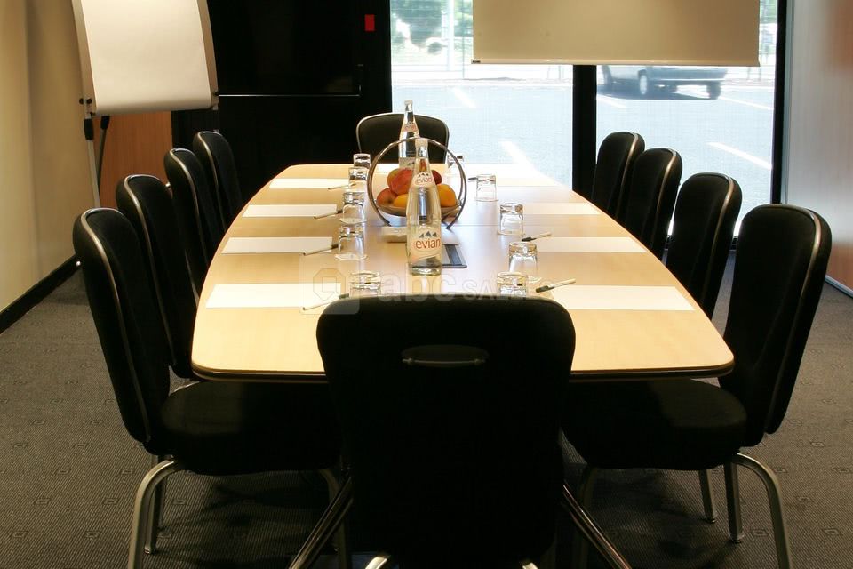 Salon avec table atrium pour 2 à 8 personnes