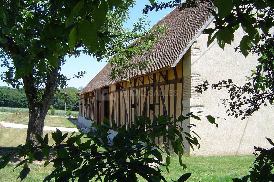 La grange côté parking