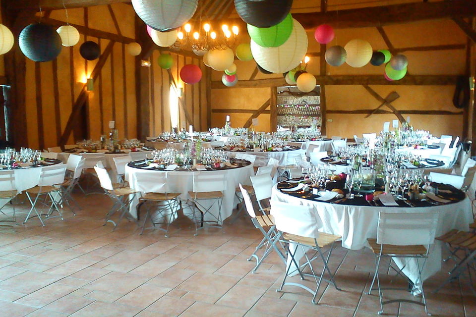 La grande salle décor multicolor
