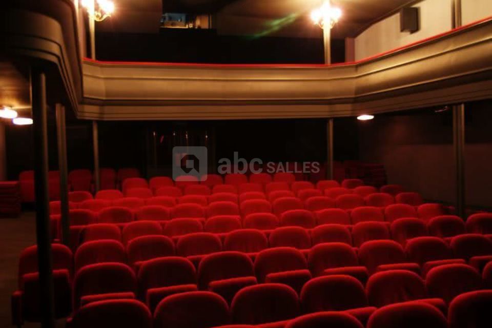 122 places assises