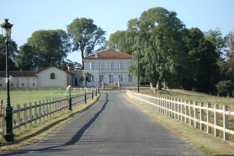 Entree vue depuis la route