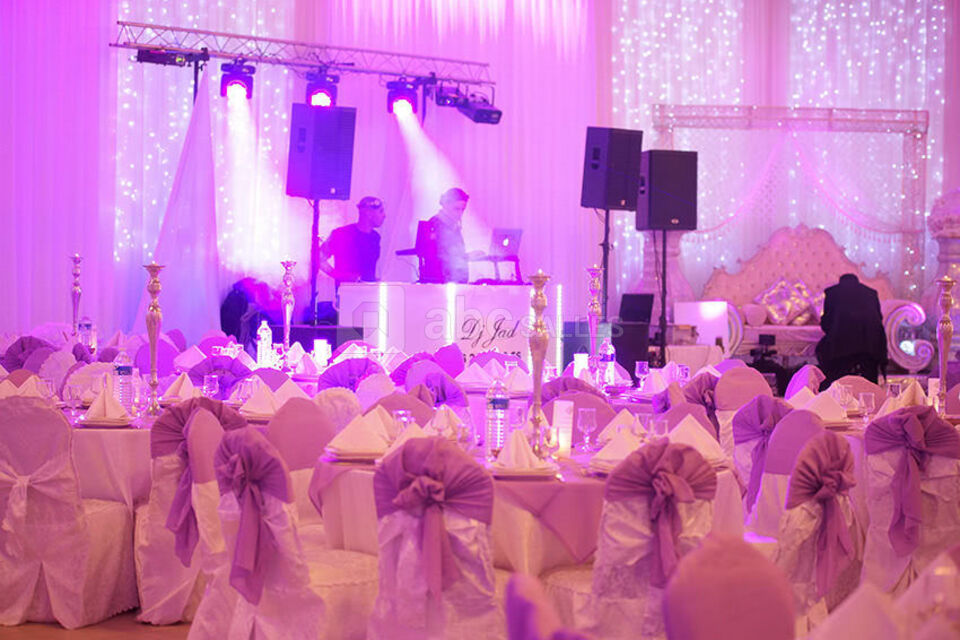 Au Palais de la Reine