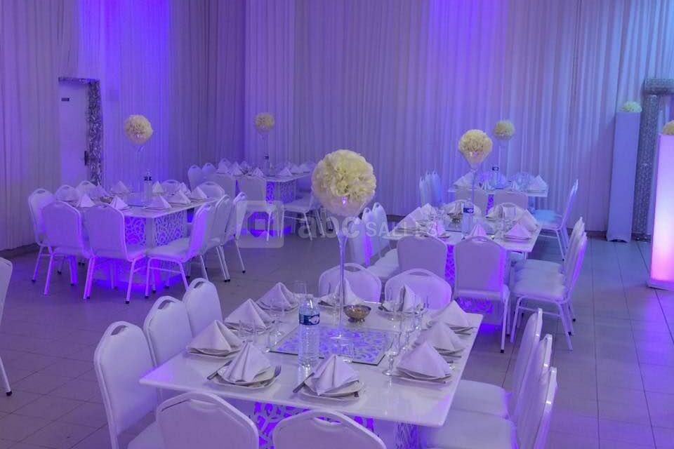 Au Palais de la Reine