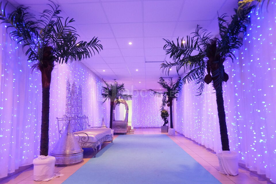 Au Palais de la Reine