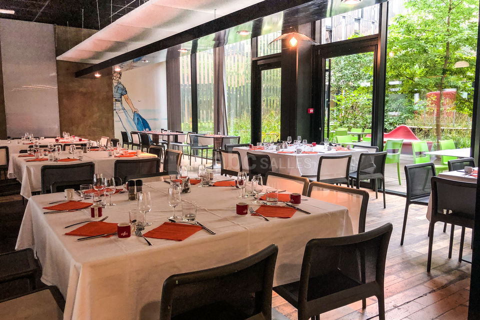 Salle du restaurant pour dîner