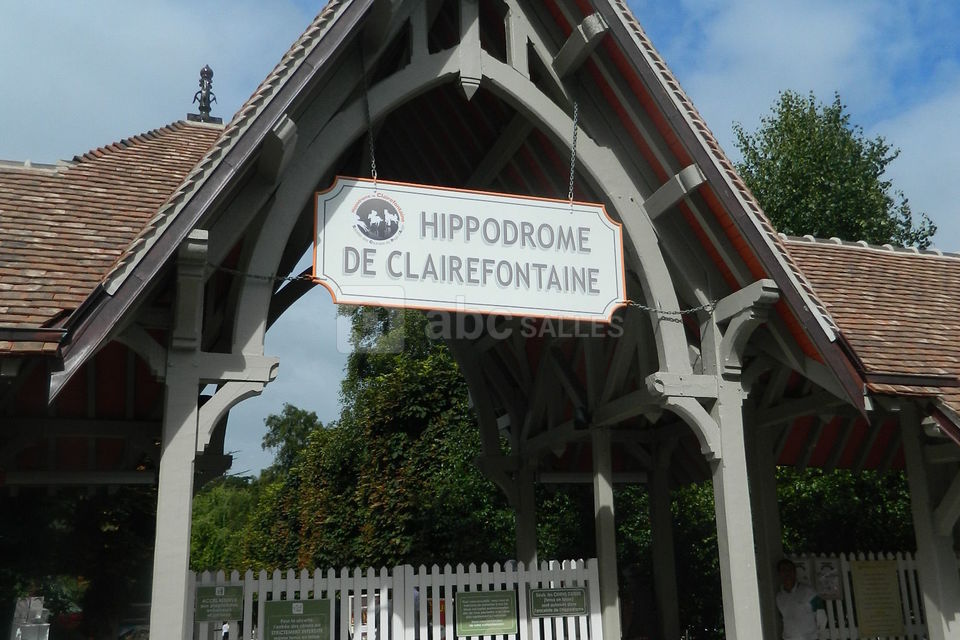 Hippodrome de Clairefontaine - Vérifiez la disponibilité et les prix