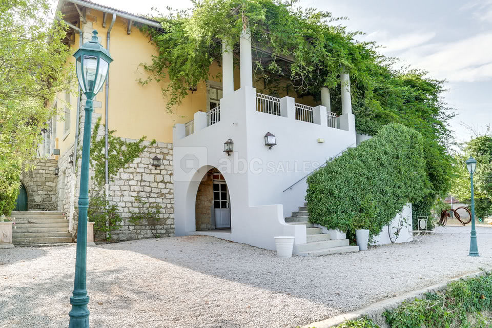 Arrivée au Manoir