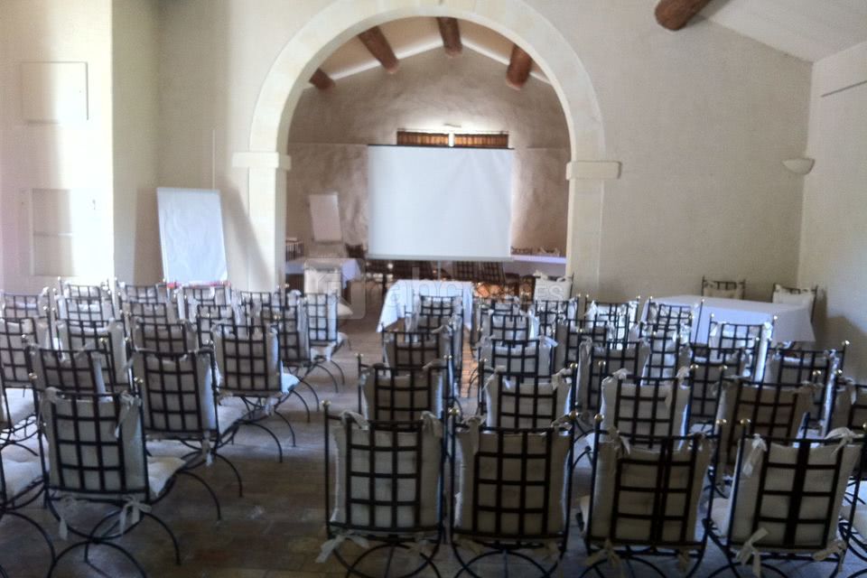 Salle de séminaire équipée
