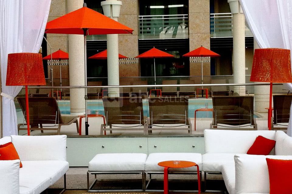 Terrasse de la piscine