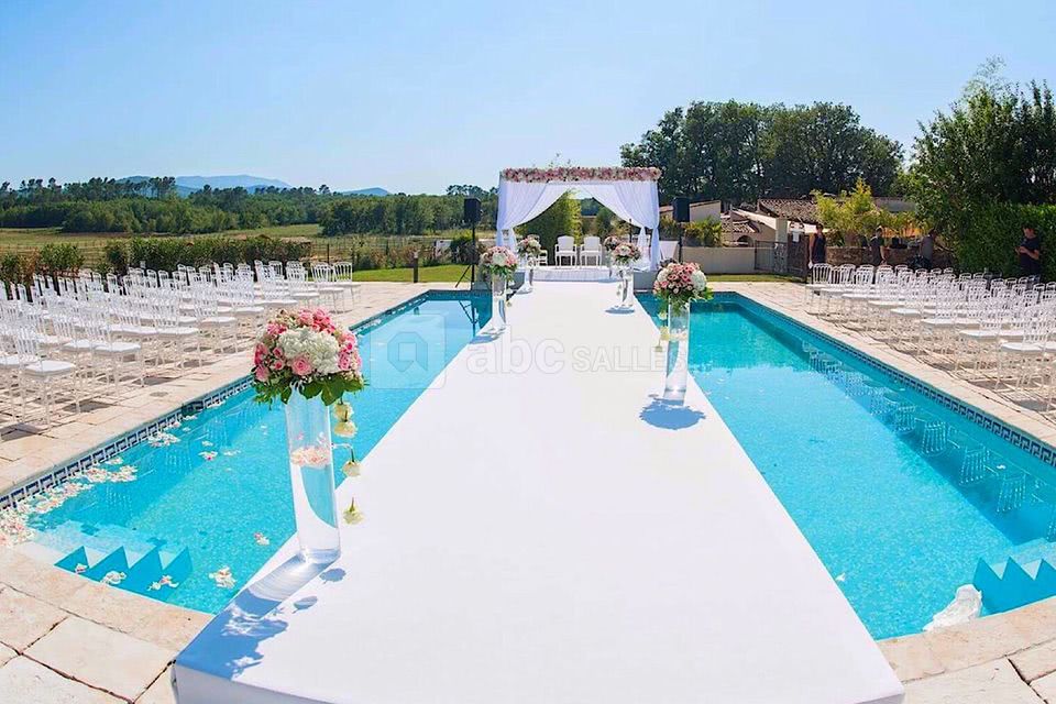 Cérémonie sur la piscine