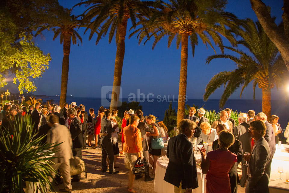 Cocktail dans les jardins