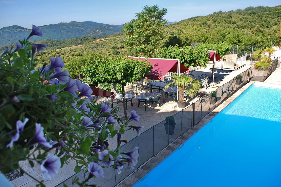 Terrasse de la piscine