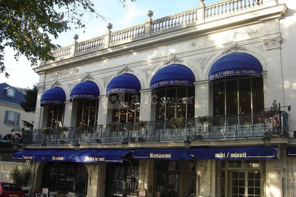Façade de l'établissement