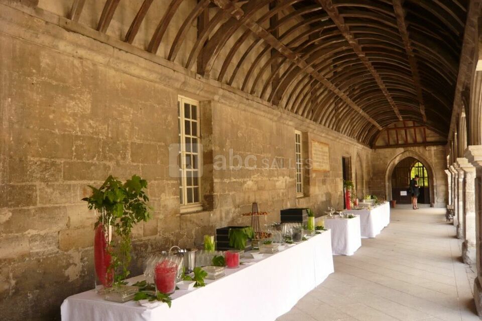 Cocktail sous le cloitre Abbaye Royale du Moncel