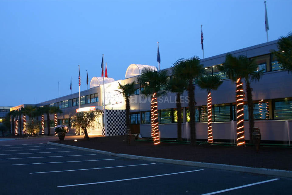 200 places de parking sous vidéo surveillance