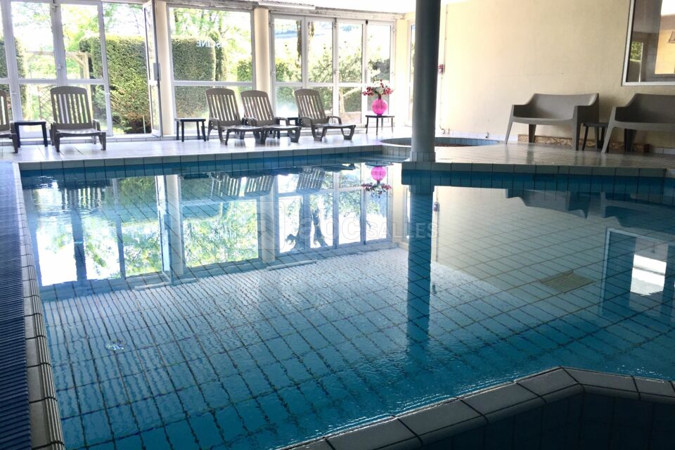 Piscine intérieure chauffée
