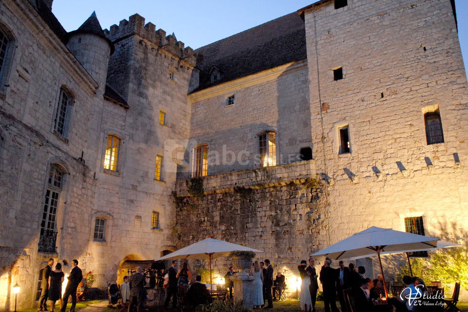 Chateau de Goudourville : réception dans la Cour d'honneur