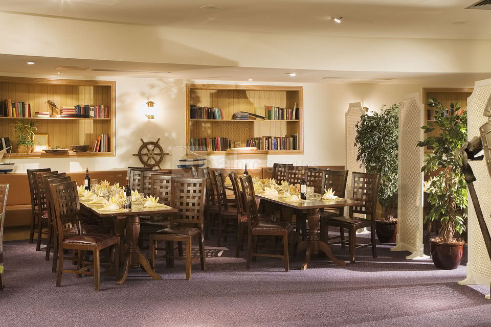 Restaurant the captain's library