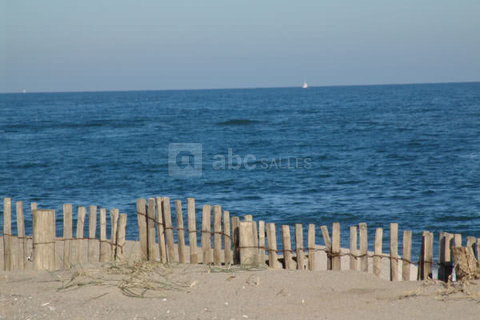 La plage à 400 m. avec accès direct