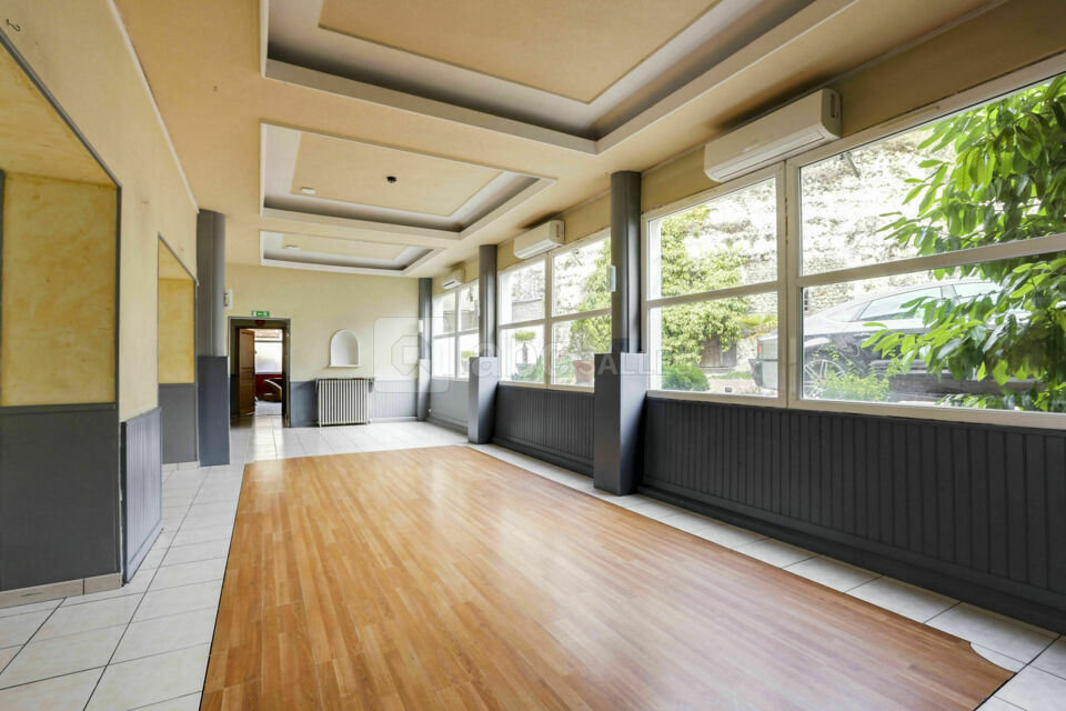 Salle avec Piste de dance
