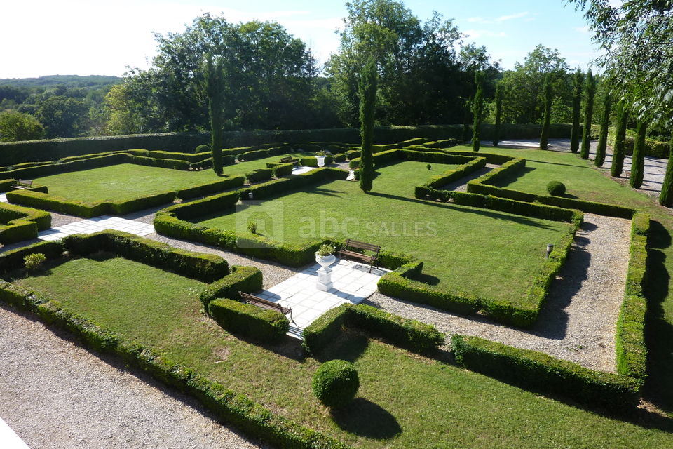 Jardin a la française du château